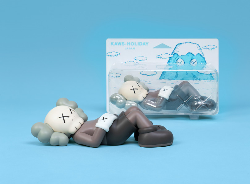 kaws holiday hongkong japan クッションセット kaws holiday hongkong japan クッションセット