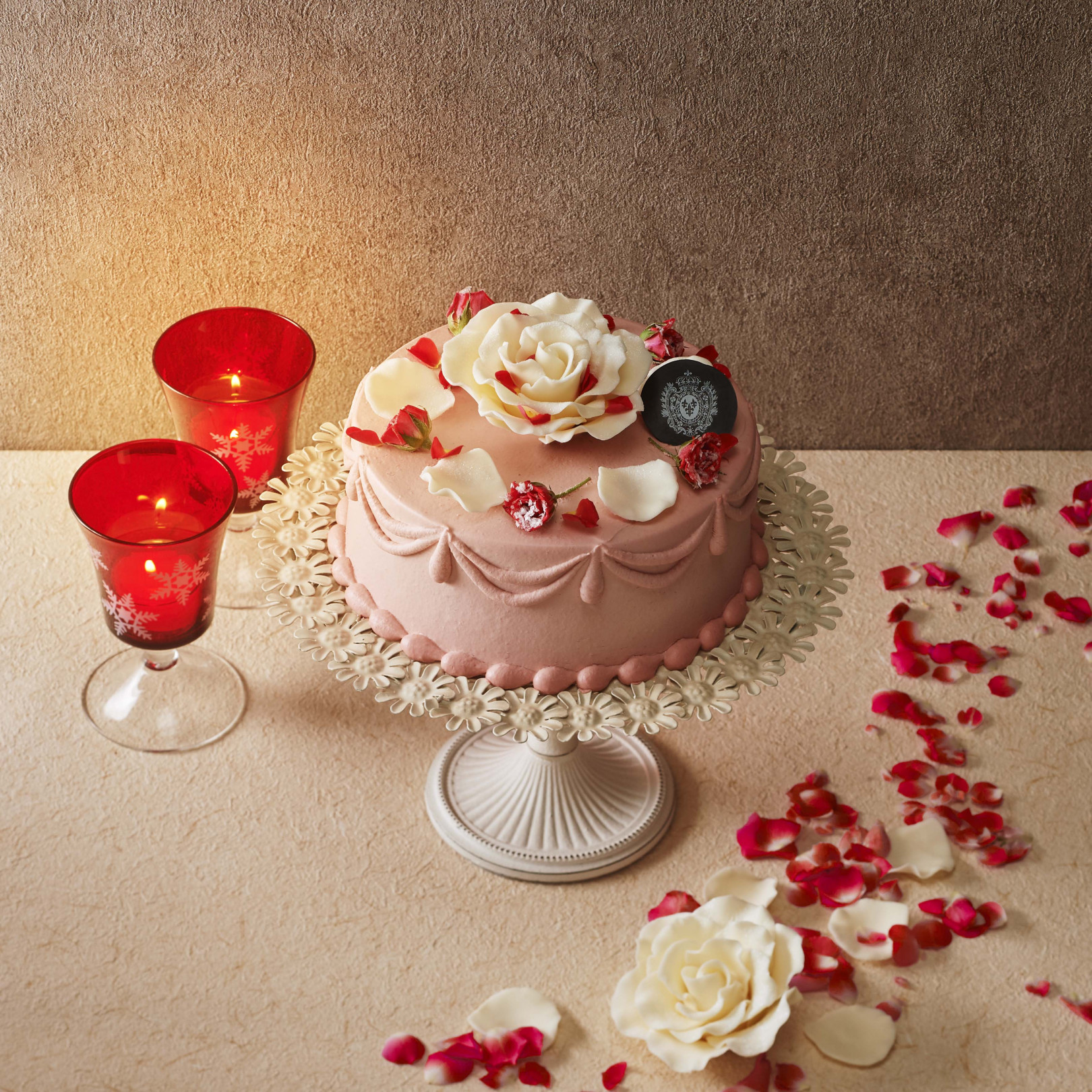 日本橋三越本店限定：ドゥボーヴ・エ・ガレ「Gâteau à la rose aimé de la reine（王妃の愛したバラのケーキ）」（税込8,640円）