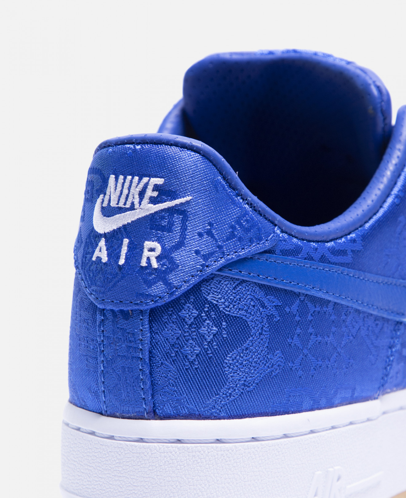 CLOT×NIKE「ROYALE UNIVERSITY BLUE SILK FORCES」（2万5,000円）国内では伊勢丹新宿店限定、11月2日より販売