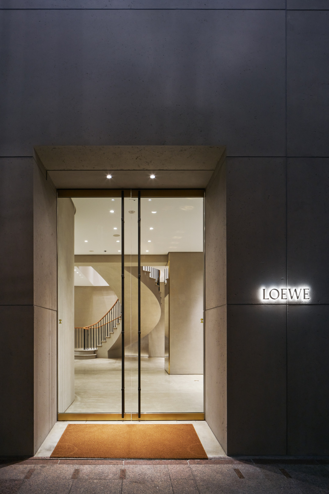 ロエベの新旗艦店「カサ ロエベ 東京」が銀座に誕生。ジョナサン・アンダーソン監修のアート空間 | PHOTO(11/48) | FASHION