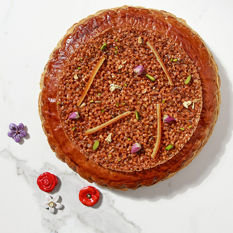 ラデュレのガレット デ ロワと祝う新年 花のフェーブをしのばせた ネロリ香る贅沢な美味しさ Gourmet Fashion Headline