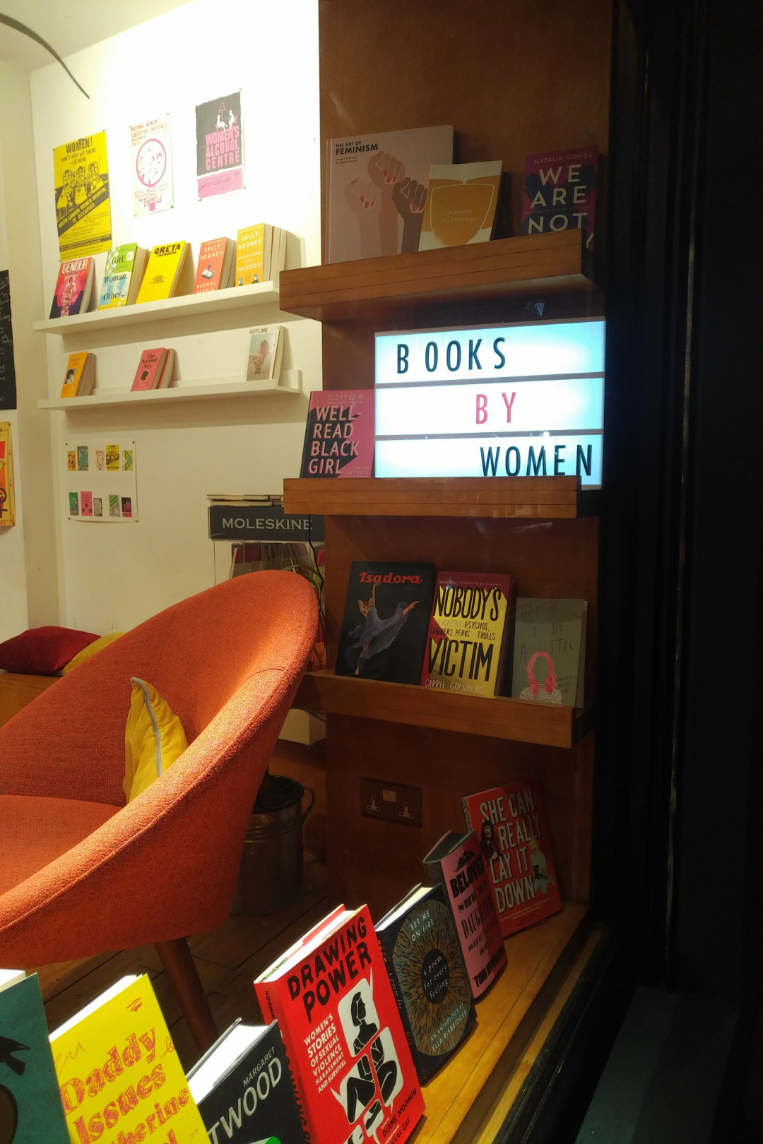 「女性による著書」というブックコーナー