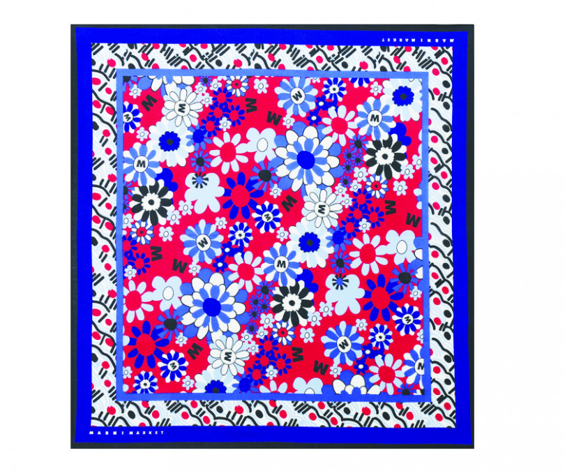 バンダナ「RED/BLUE FLOWER」（3,700円 / 53x53cm）※新作