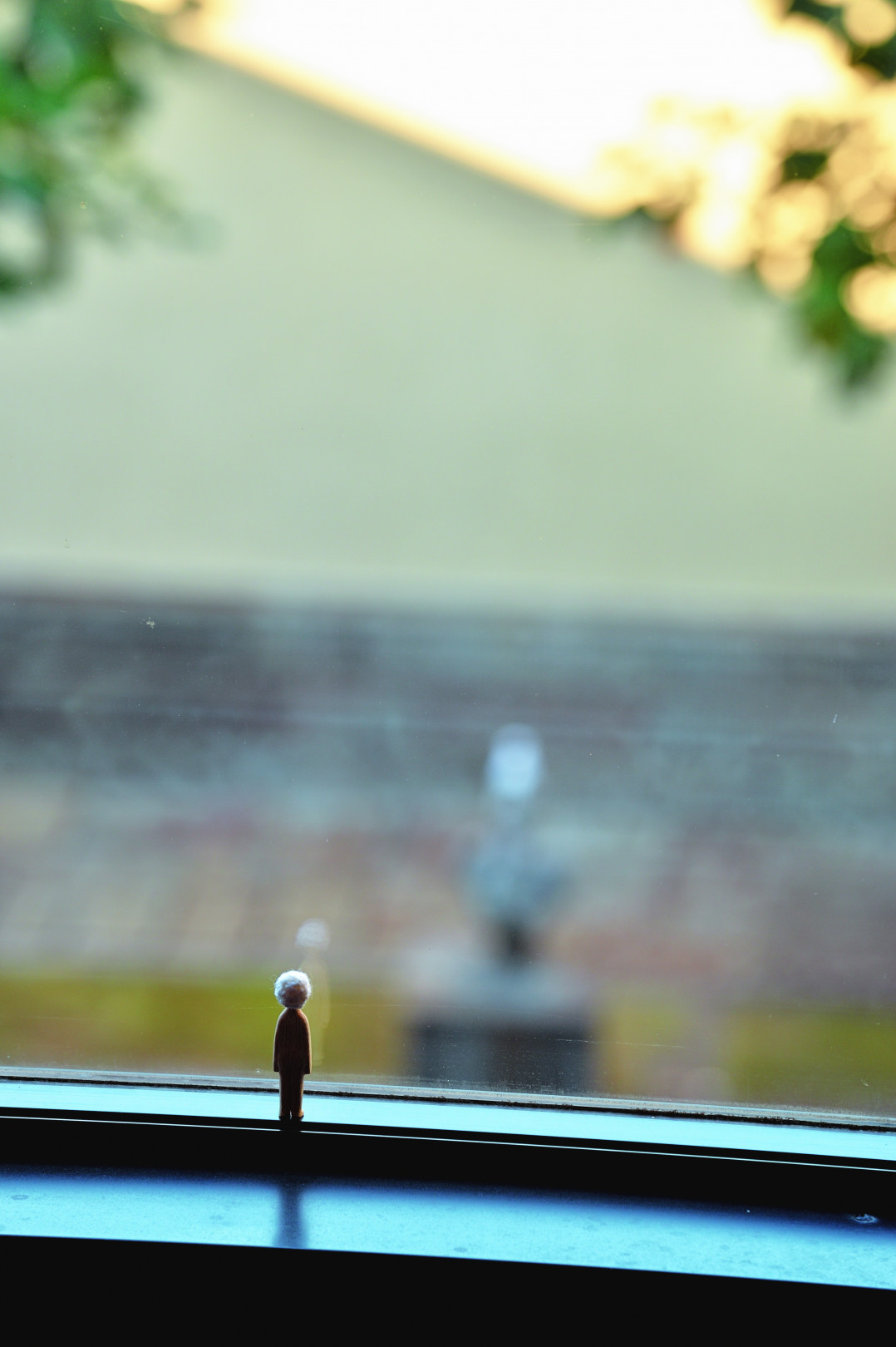 《ひと》／《帽子》2014 年 東京都庭園美術館、東京  「内藤礼 信の感情」
