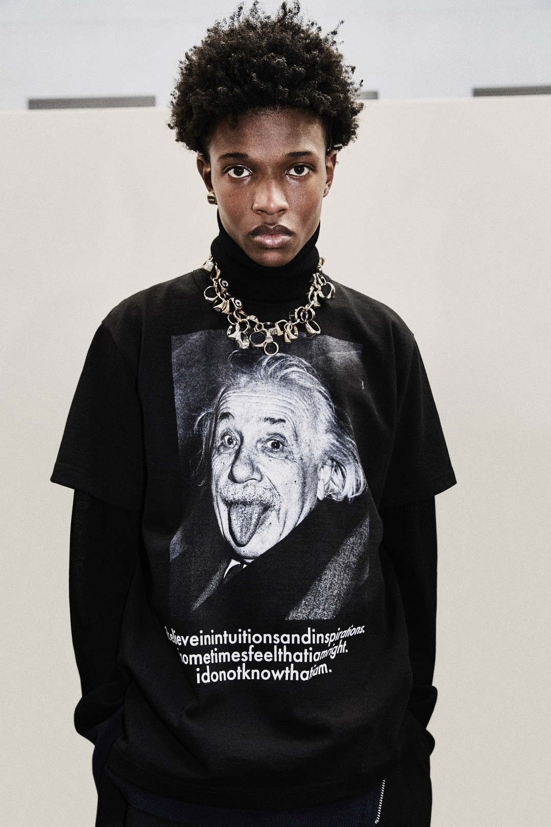 Sacai X Einstein アルベルト アインシュタインがモチーフのユニセックスなtシャツ フーディー Fashion Fashion Headline