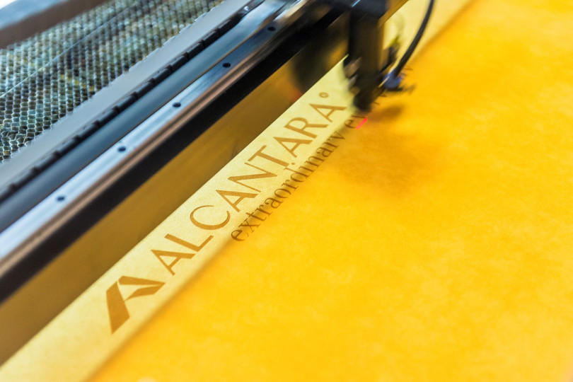 1972年に設立されたアルカンターラ社は、メイド イン イタリアの品質を誇る最高級素材を提供