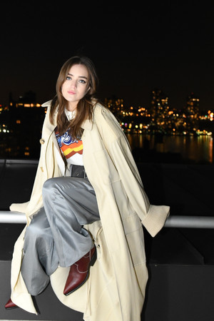 ゴッサム アワードで注目若手女優タリア ライダーがルイ ヴィトンの21春夏ランウェイルックを着用 Fashion Fashion Headline
