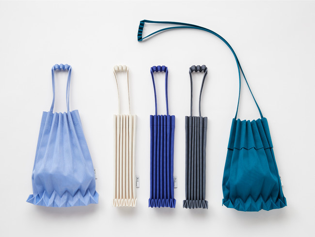 The pleats unfold as you put your belongings inside, creating a