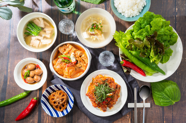 韓国人シェフが作る本場の韓国料理を、湯煎するだけで簡単にご自宅で堪能