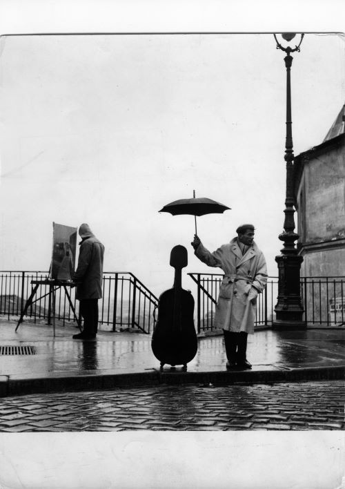 ロベール・ドアノー ≪雨の中のチェロ≫ 1957年ゼラチン・シルバー・プリント