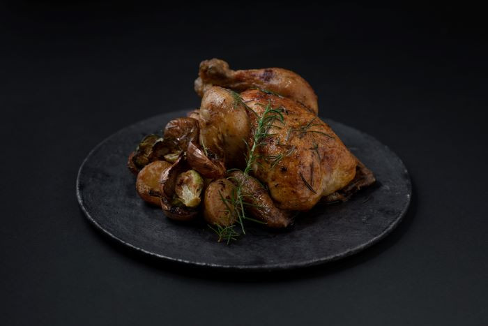 Roast Chicken（約800g／2～3名様用） 3,000円（税込）