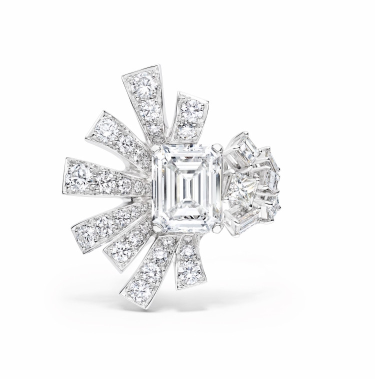 「デフェルラント ドゥ ショーメ」コレクション リング WG、ダイヤモンド 10,208万円（税込・参考価格） （084892）