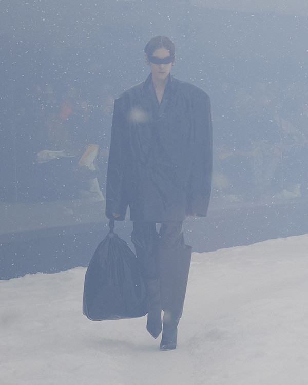 BALENCIAGA 360° WINTER 22 COLLECTION