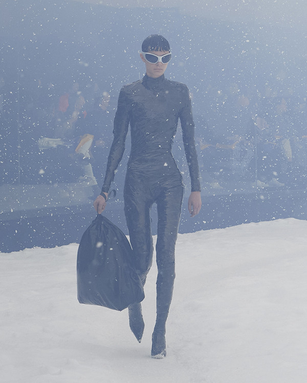 BALENCIAGA 360° WINTER 22 COLLECTION