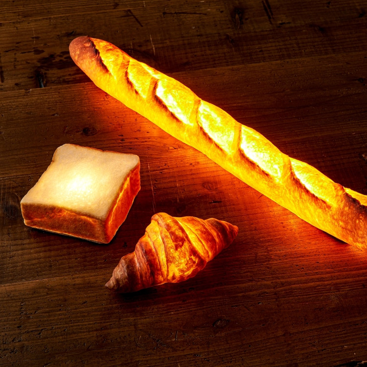 ＜PAMPSHADE by Yukiko Morita＞ クロワッサンBread Lamp（電池タイプ）10点限り 7,480円 バゲット Bread Lamp （コンセントタイプ）6点限り 17,600円 トーストBread Lamp （電池タイプ） 10点限り 7,480円