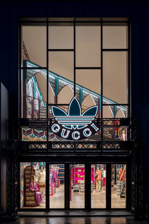 Courtesy of Gucci _adidas x Gucci Pop-Upショップ（BA-TSU ART GALLERY）