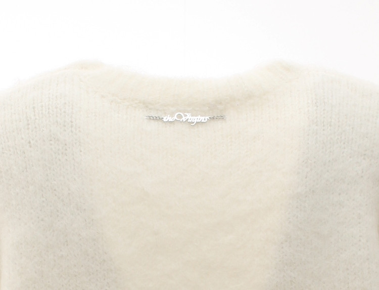 ＜theVirgins＞fluffy ribbon charm knit 2万900円 伊勢丹新宿店限定 カラー：black ribbon/beige ribbon