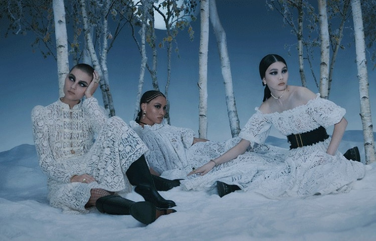 ホリデーシーズンにふさわしい、マリア・グラツィア・キウリによる夢のようにきらめく特別なセレクション FASHION FASHION