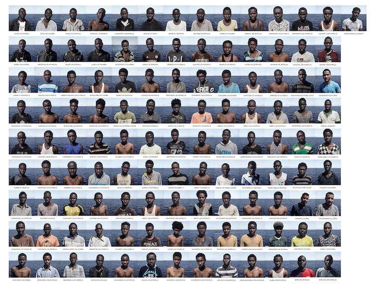 救助されたゴムボートの乗客118人のポートレートのリスト。2016年8月1日、地中海にて。© César Dezfuli
