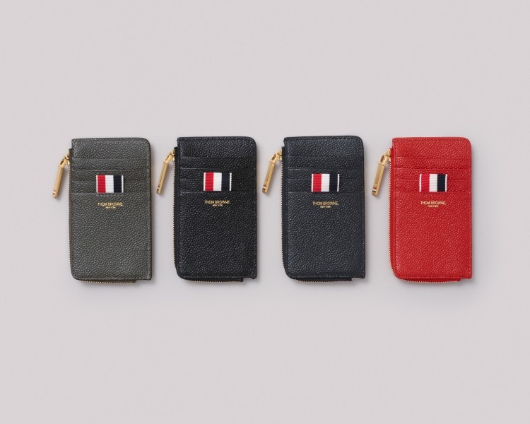 トム ブラウンから日本限定の財布3型が登場、新色のネイビーとレッドも