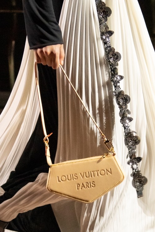 LOUIS VUITTON 2023ウィメンズ・プレフォール ファッションショー