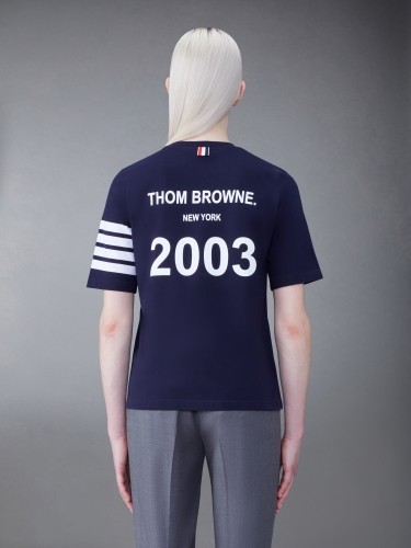 ショートスリーブTシャツ 4万7,300円（税込） カラー展開：グレー、ネイビー、ホワイト、レッド