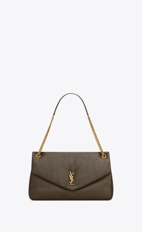 中央のカサンドラロゴがアクセント。サンローランからチェーンバッグ「カリプソ」の新作が登場 FASHION FASHION HEADLINE