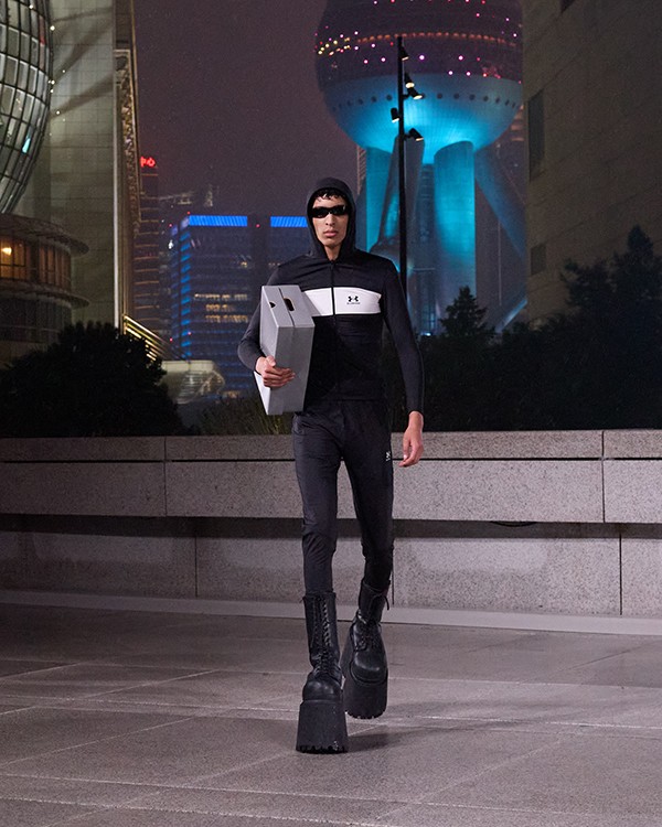 25SS バレンシアガフーディー（定価21万円：美品）ラッパーSHOさん着用 25SS バレンシアガフーディー（定価21万円：美品）ラッパーSHOさん着用