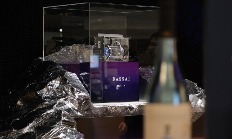 世界初! 宇宙空間で醸造予定の「獺祭」が伊勢丹新宿店に登場。1本限定