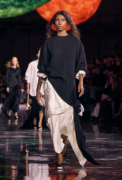 お値下げ‼️シャネル☆超レアトップス.新品未着用 シャネル」はマチュー・ブレイジーに全幅の信頼寄せる カメリアさえ大